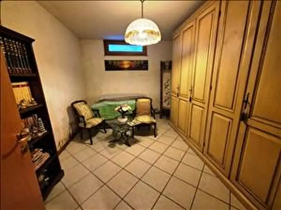 Immagine 5 di Appartamento in vendita  a Siena