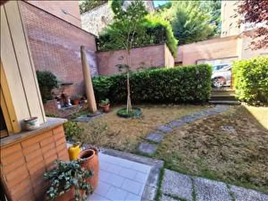 Immagine 12 di Appartamento in vendita  a Siena