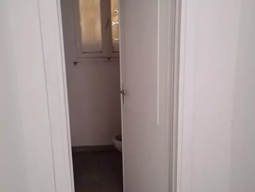 Immagine 12 di Locale commerciale in affitto  a Pisa