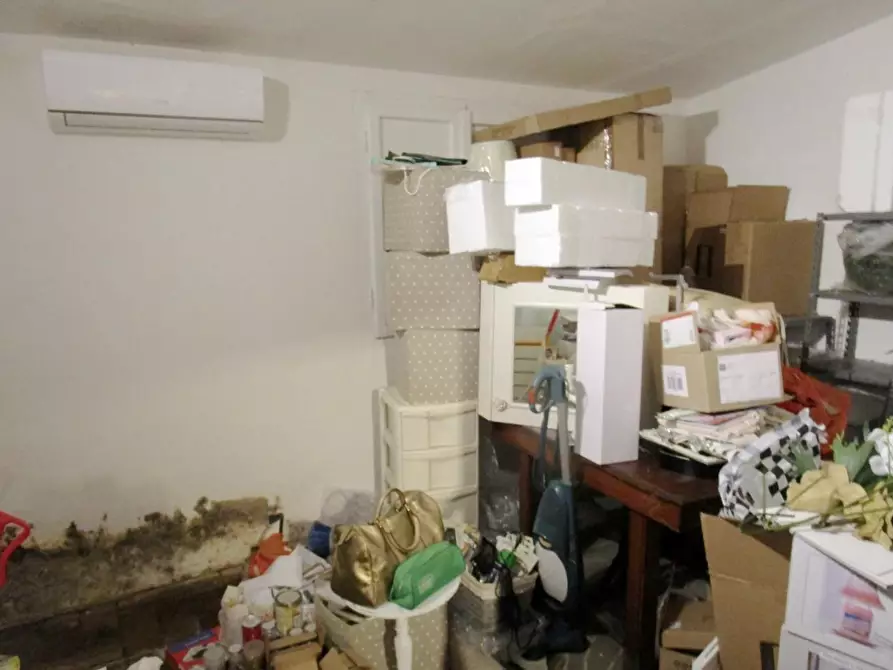 Immagine 11 di Locale commerciale in affitto  a Pisa