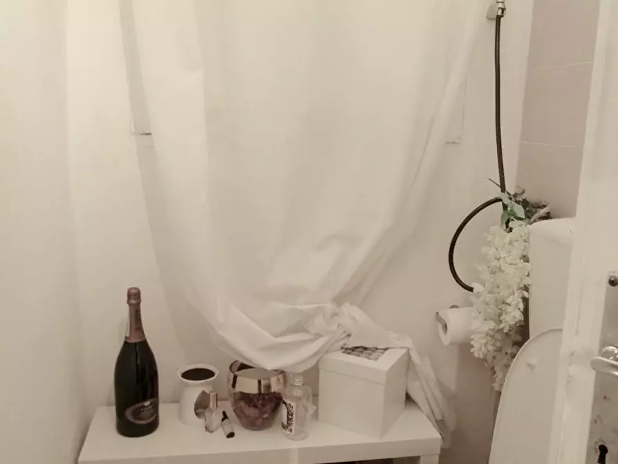 Immagine 13 di Locale commerciale in affitto  a Pisa