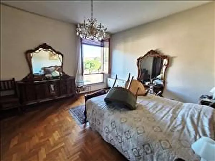 Immagine 16 di Appartamento in vendita  a Siena