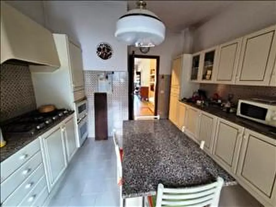 Immagine 8 di Appartamento in vendita  a Siena