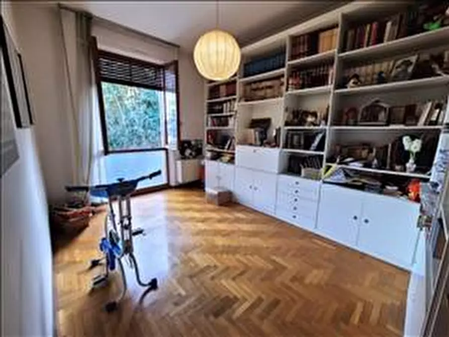 Immagine 13 di Appartamento in vendita  a Siena