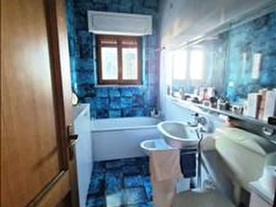 Immagine 17 di Appartamento in vendita  a Siena