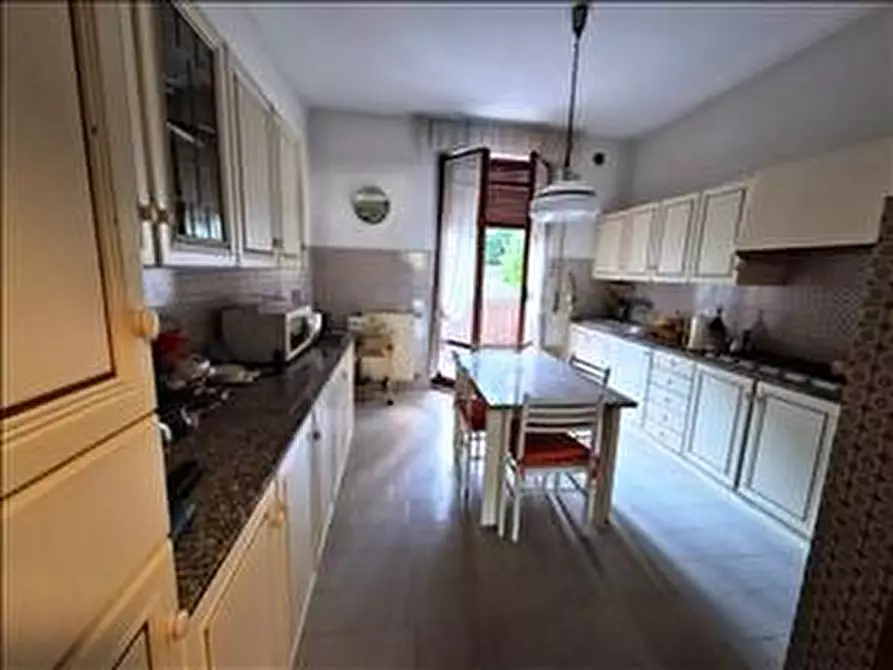 Immagine 4 di Appartamento in vendita  a Siena