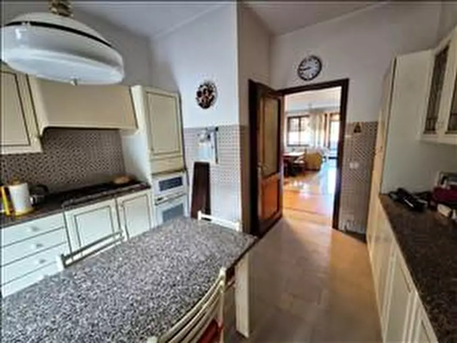 Immagine 9 di Appartamento in vendita  a Siena