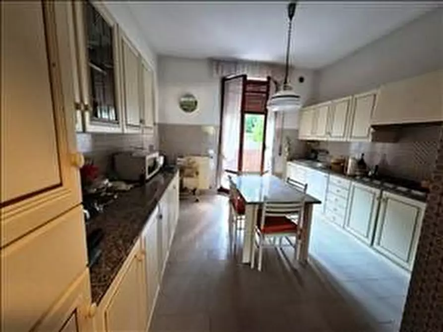 Immagine 5 di Appartamento in vendita  a Siena