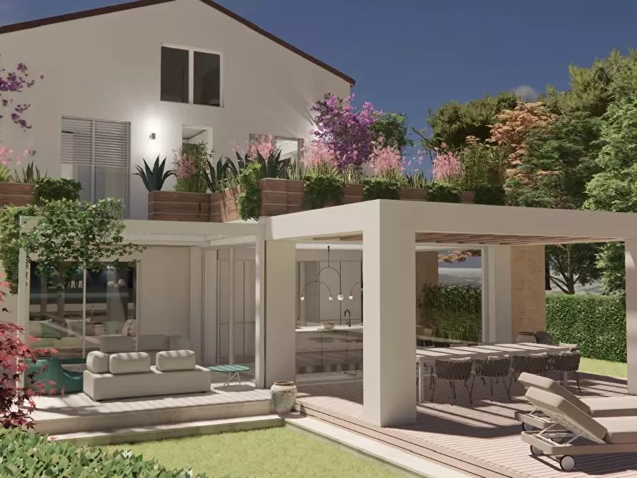 Immagine 2 di Villa in vendita  a Forte Dei Marmi