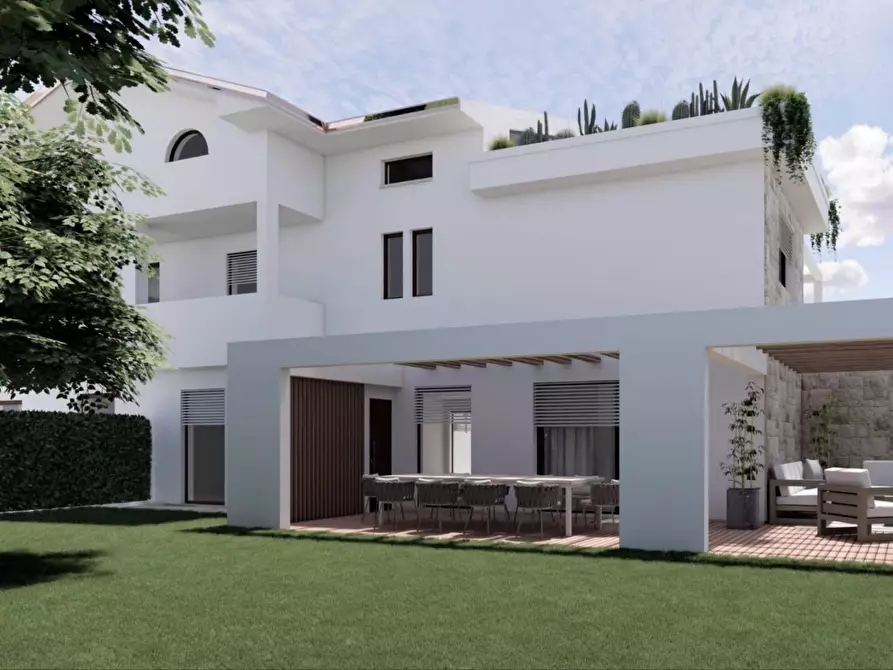 Immagine 2 di Villa in vendita  a Forte Dei Marmi