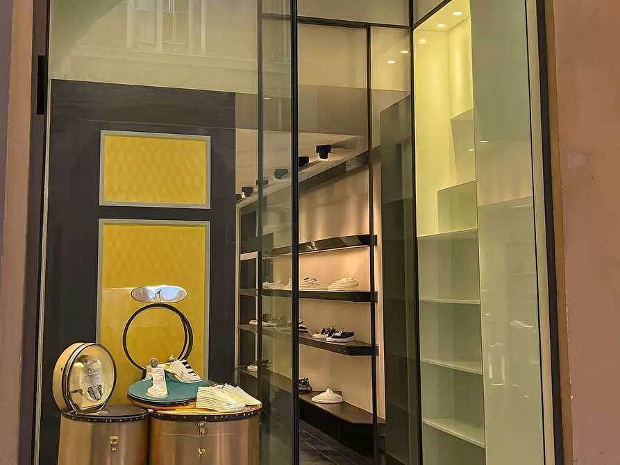 Immagine 2 di Locale commerciale in affitto  a Pisa