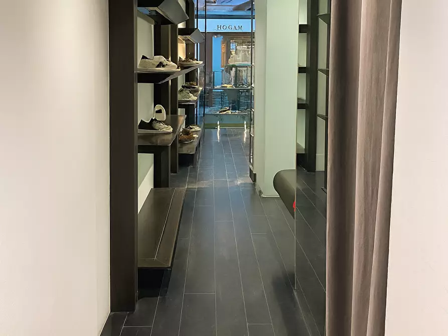 Immagine 3 di Locale commerciale in affitto  a Pisa