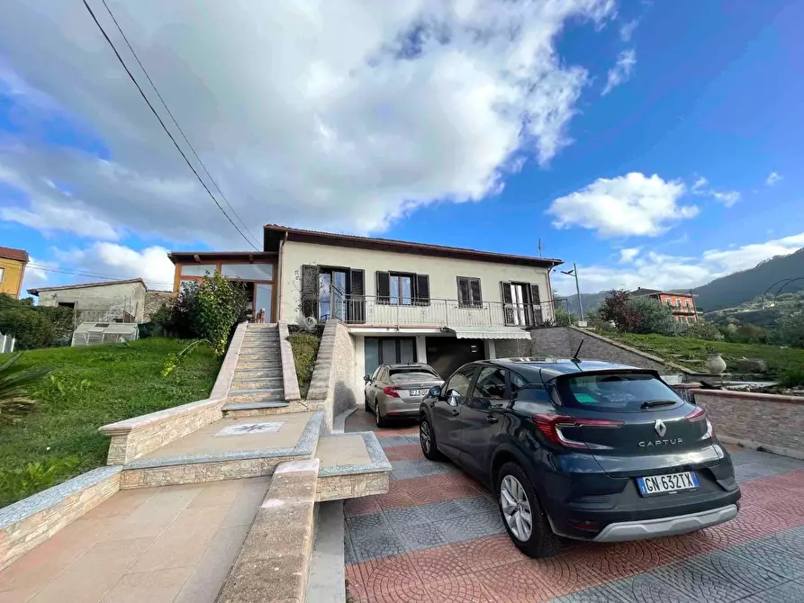 Immagine 2 di Villa in vendita  a Beverino