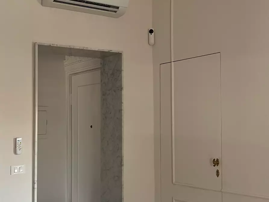 Immagine 11 di Appartamento in vendita  a Lucca