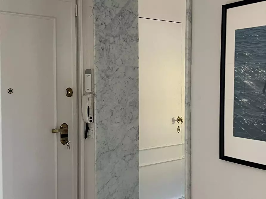 Immagine 9 di Appartamento in vendita  a Lucca