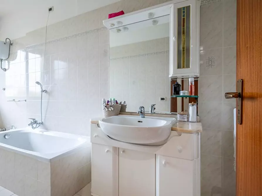 Immagine 38 di Appartamento in vendita  a Cascina