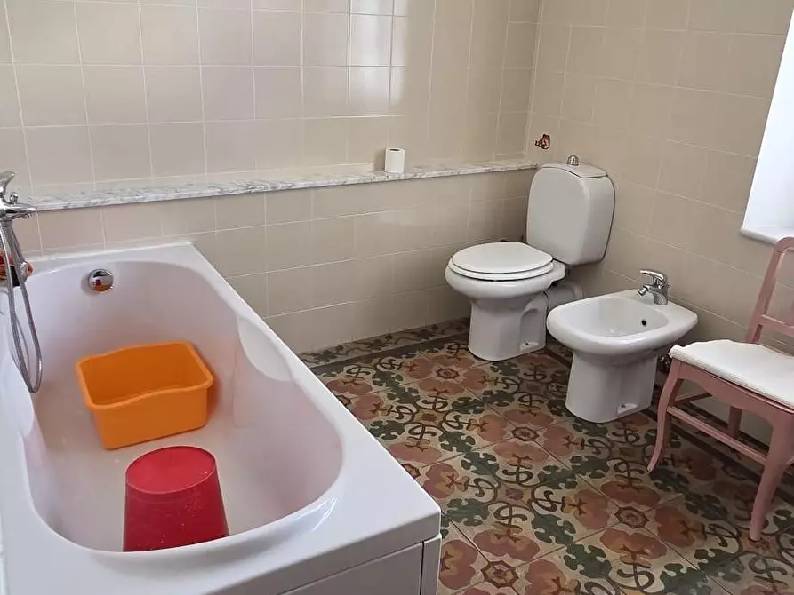 Immagine 7 di Appartamento in affitto  a Carrara