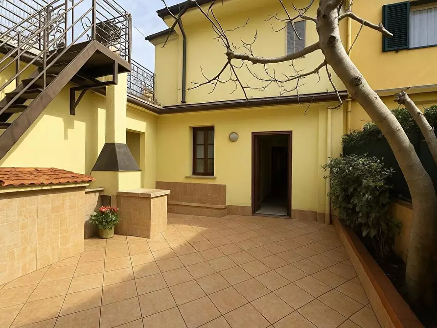 Immagine 12 di Villa in vendita  a Viareggio