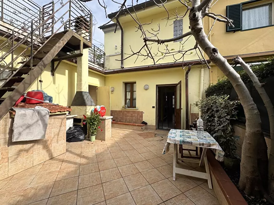 Immagine 32 di Villa in vendita  a Viareggio