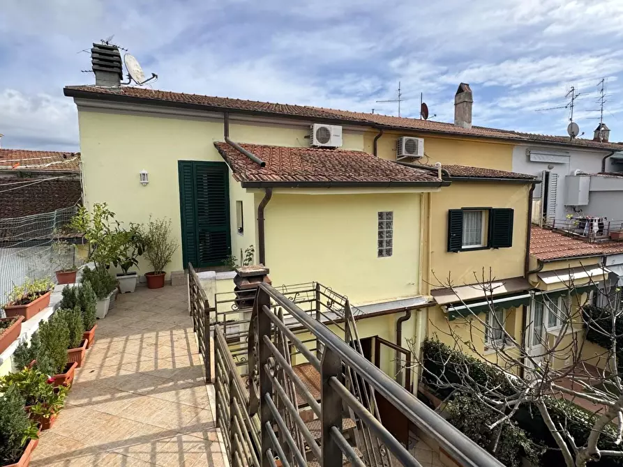 Immagine 20 di Villa in vendita  a Viareggio