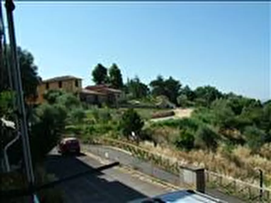 Immagine 9 di Appartamento in vendita  a Siena