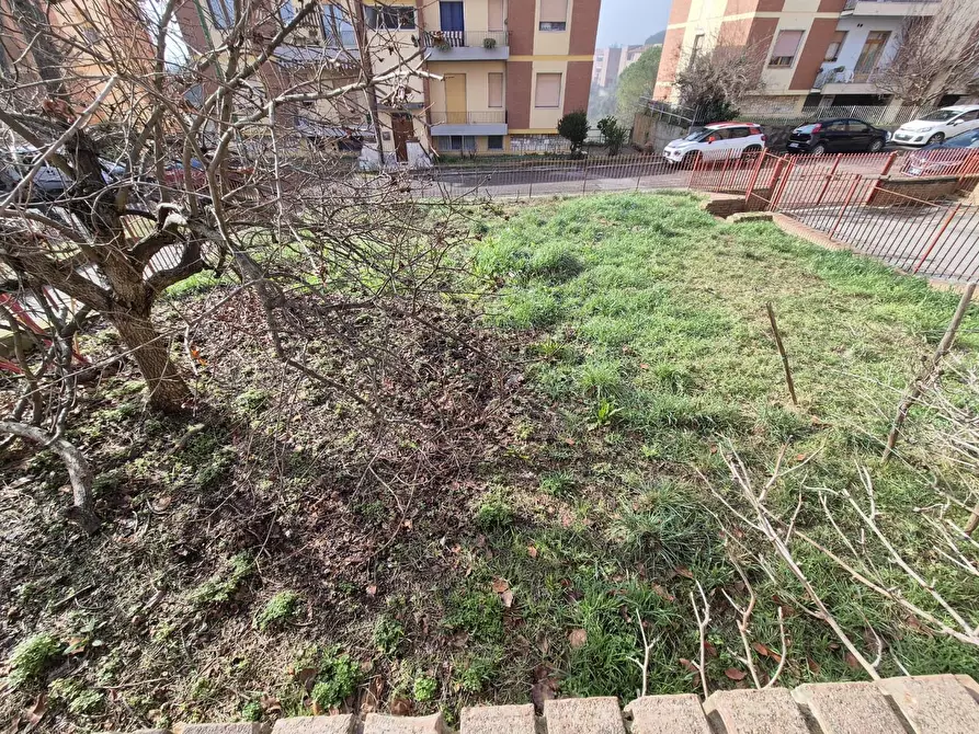 Immagine 28 di Appartamento in vendita  a Siena