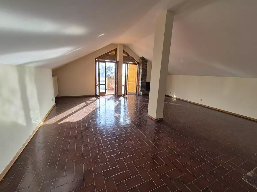 Immagine 10 di Appartamento in vendita  a Siena