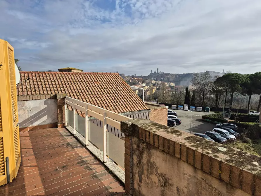 Immagine 12 di Appartamento in vendita  a Siena