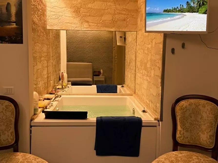 Immagine 11 di Porzione di casa in affitto  a Carrara