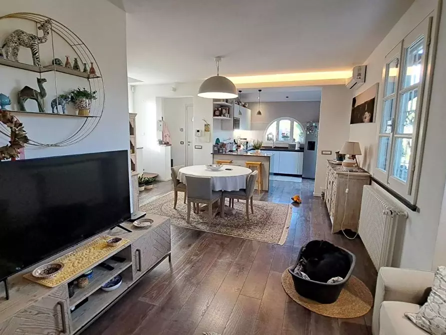 Immagine 7 di Villa in vendita  a Cecina