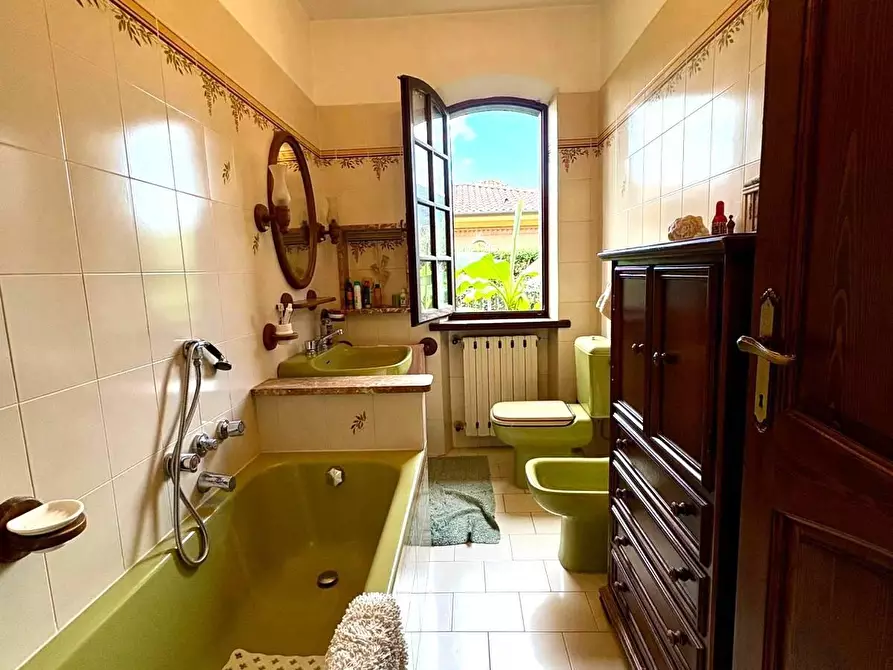 Immagine 13 di Villa in vendita  a Massa