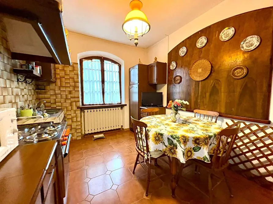 Immagine 9 di Villa in vendita  a Massa