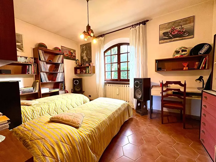 Immagine 12 di Villa in vendita  a Massa