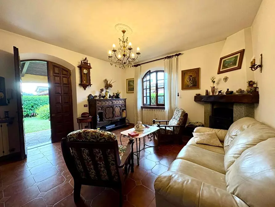 Immagine 16 di Villa in vendita  a Massa