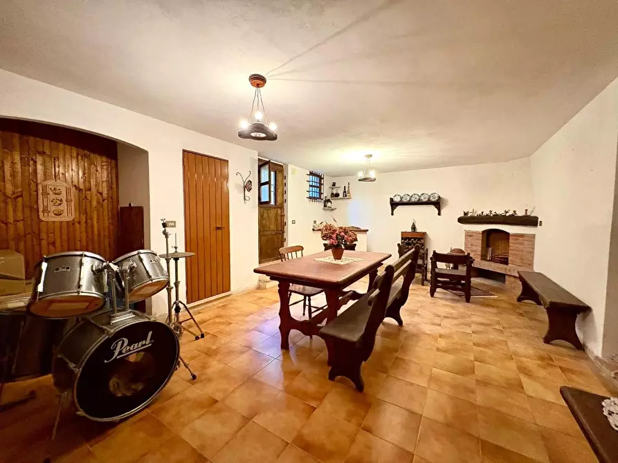 Immagine 20 di Villa in vendita  a Massa