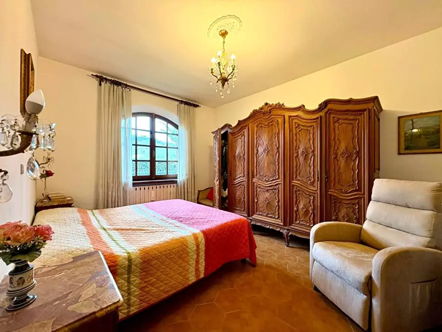 Immagine 18 di Villa in vendita  a Massa