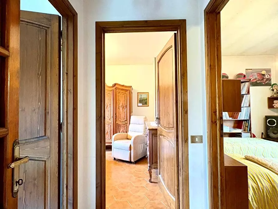 Immagine 10 di Villa in vendita  a Massa