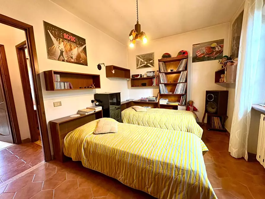 Immagine 19 di Villa in vendita  a Massa