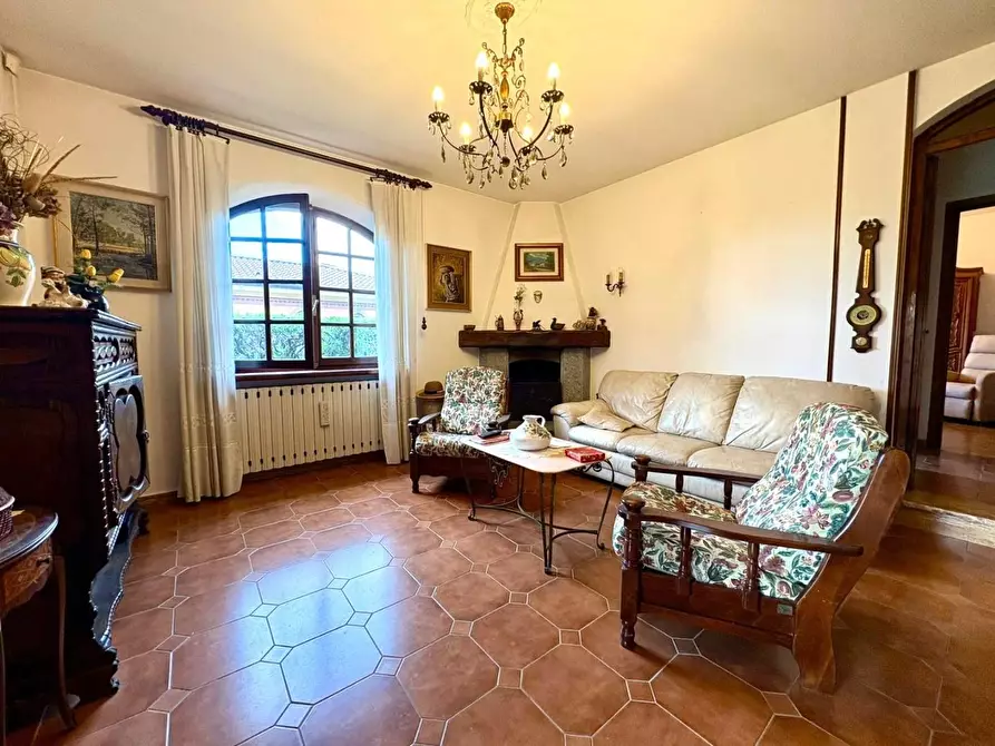 Immagine 6 di Villa in vendita  a Massa