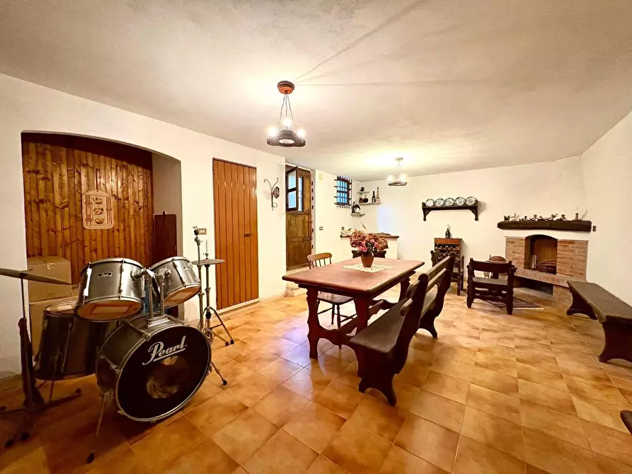 Immagine 14 di Villa in vendita  a Massa