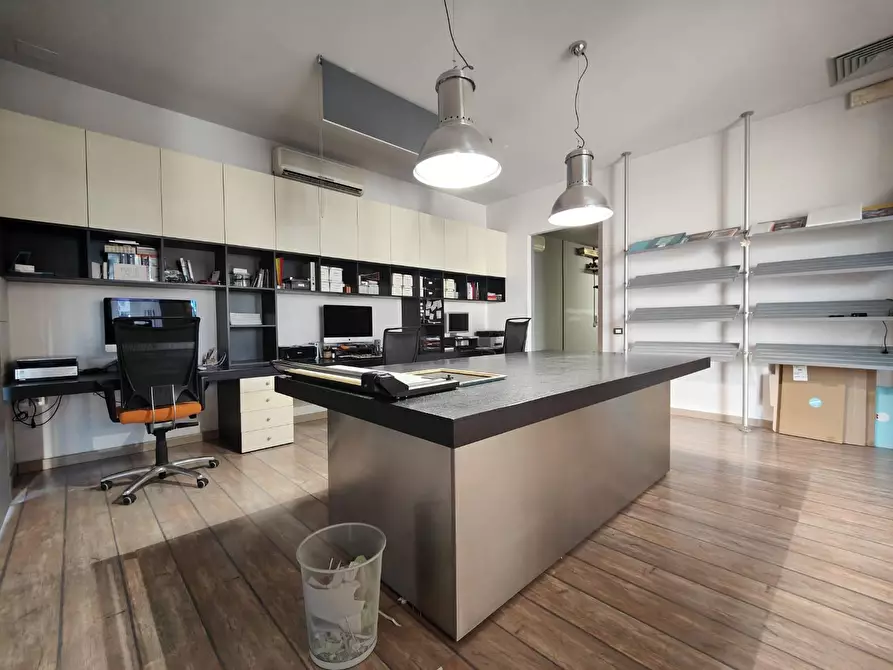 Immagine 8 di Locale commerciale in affitto  a Fucecchio