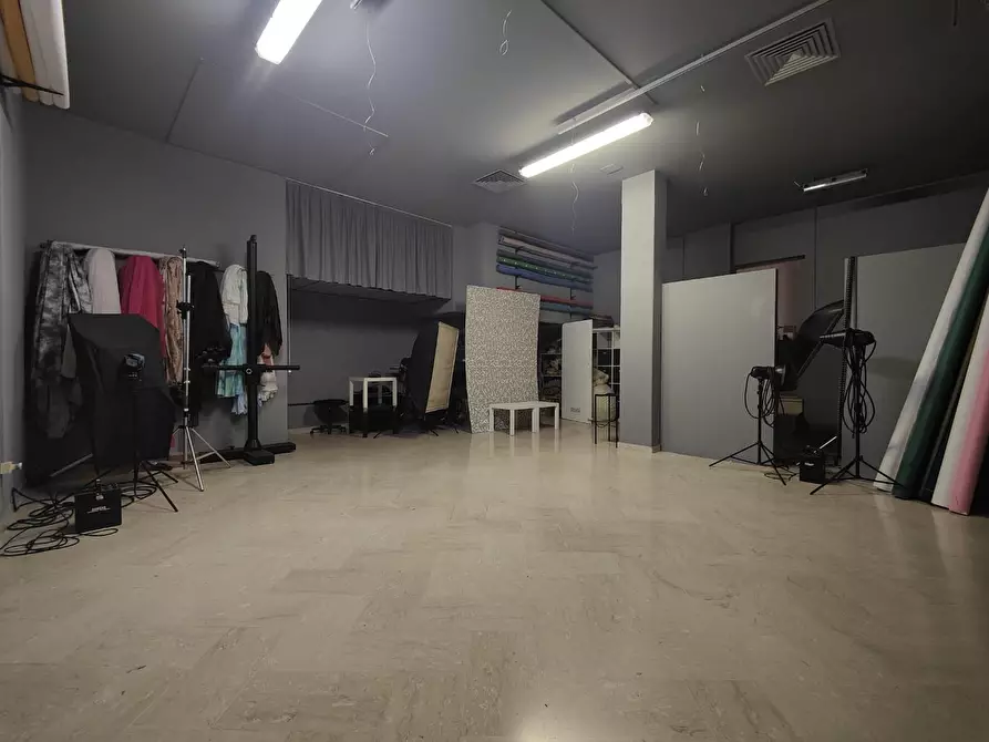 Immagine 13 di Locale commerciale in affitto  a Fucecchio