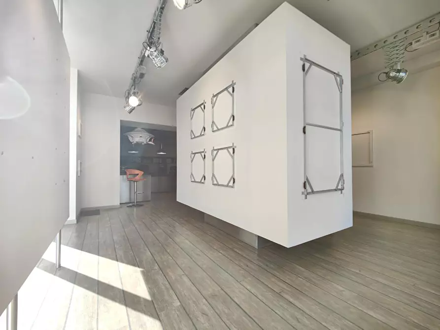 Immagine 2 di Locale commerciale in affitto  a Fucecchio