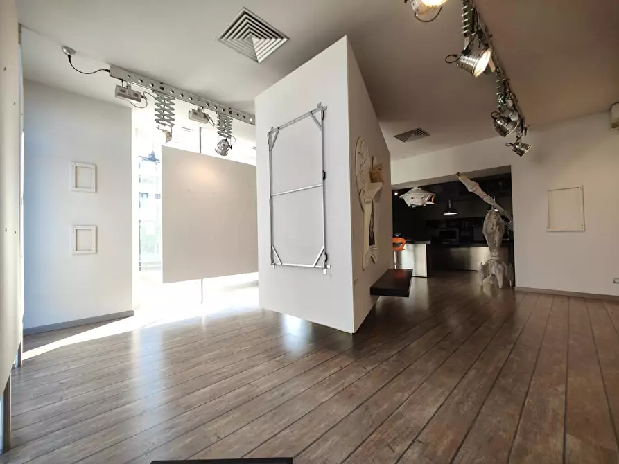 Immagine 3 di Locale commerciale in affitto  a Fucecchio