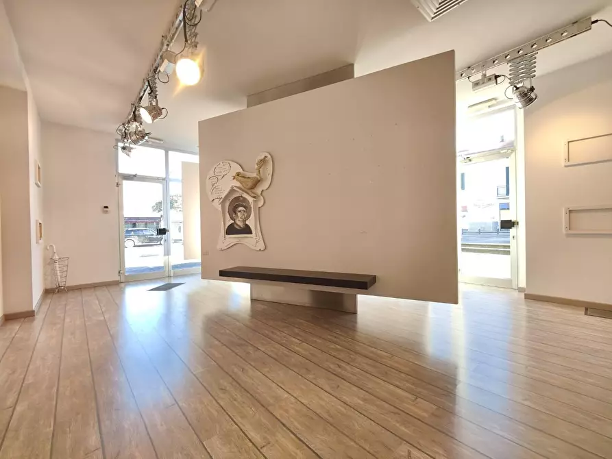 Immagine 4 di Locale commerciale in affitto  a Fucecchio