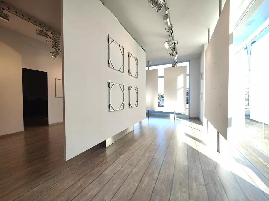 Immagine 5 di Locale commerciale in affitto  a Fucecchio