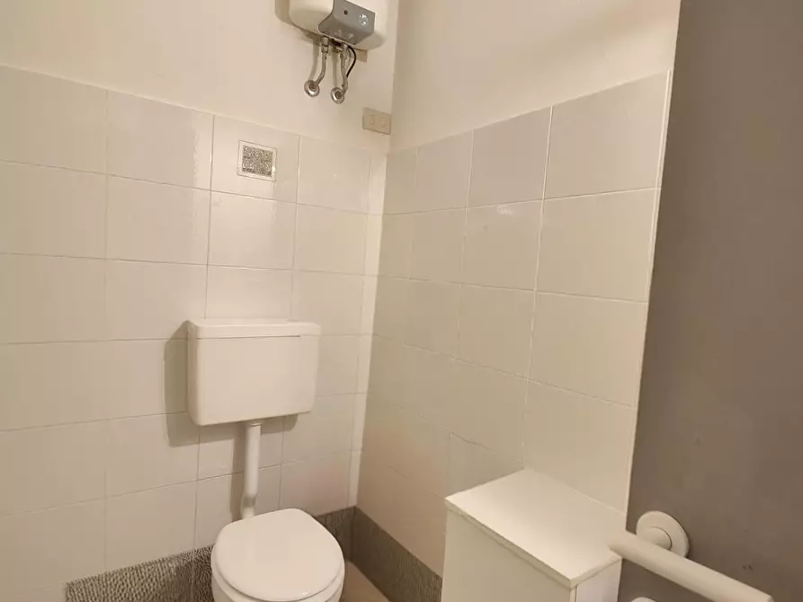 Immagine 14 di Locale commerciale in affitto  a Fucecchio