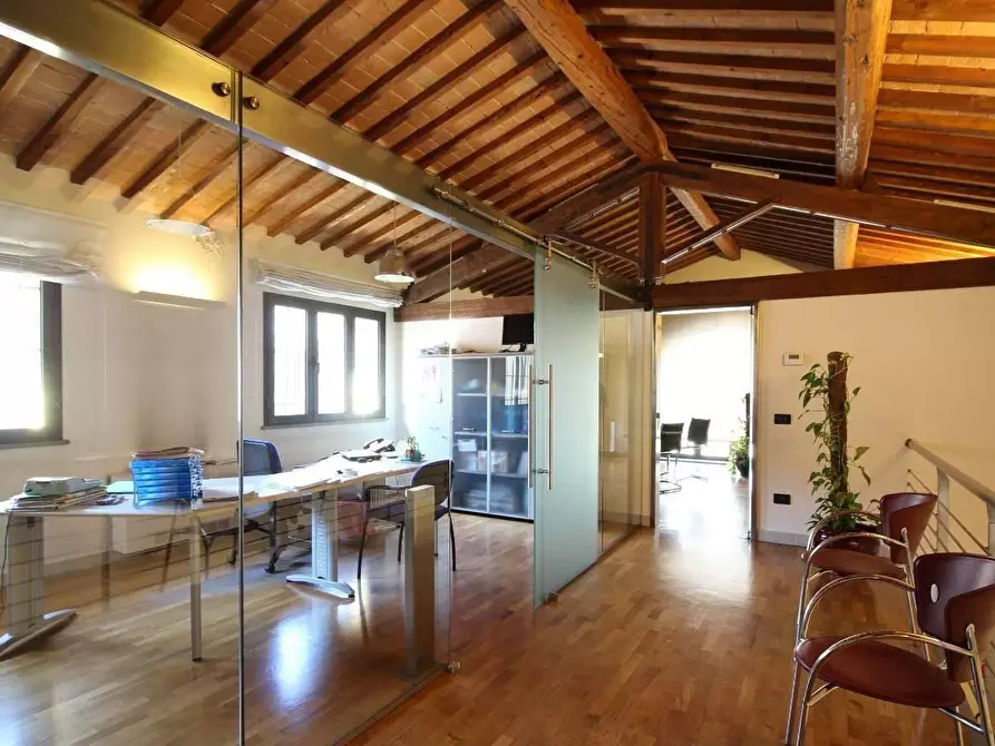 Immagine 14 di Locale commerciale in vendita  a Pontedera