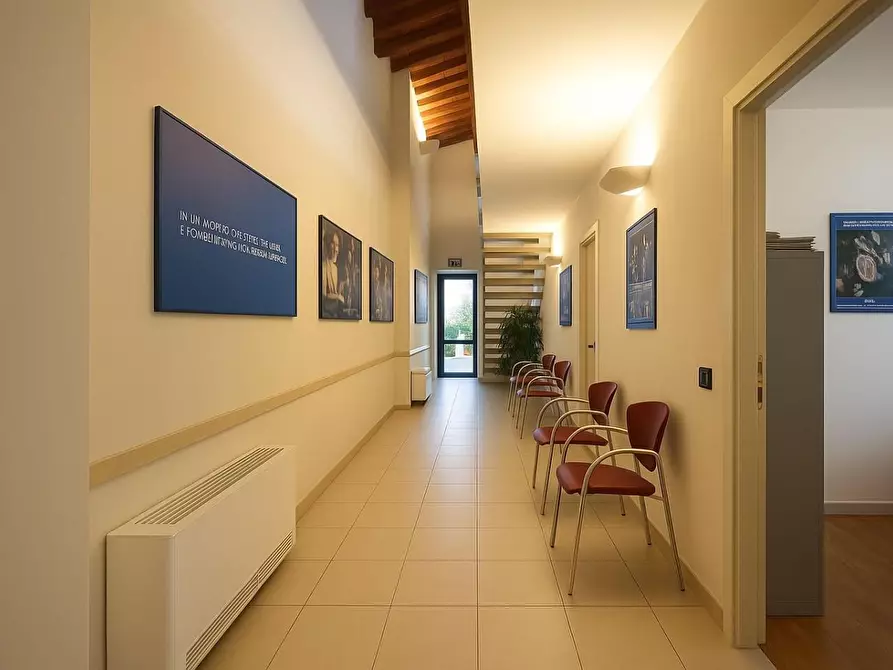 Immagine 5 di Locale commerciale in vendita  a Pontedera