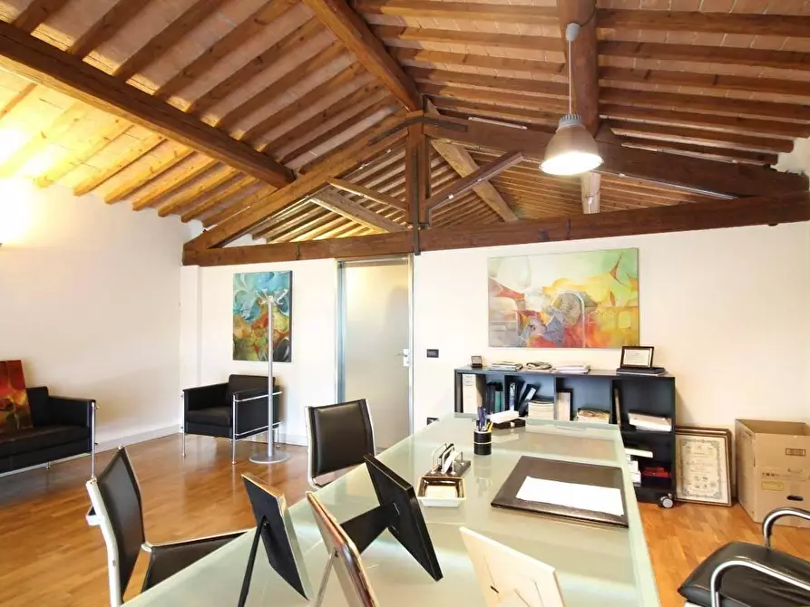 Immagine 13 di Locale commerciale in vendita  a Pontedera